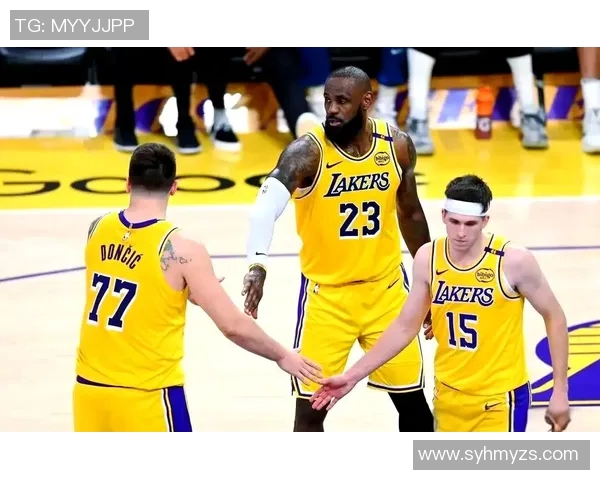 2009年湖人队与爵士队激战回顾：一场经典对决的精彩瞬间与战术分析